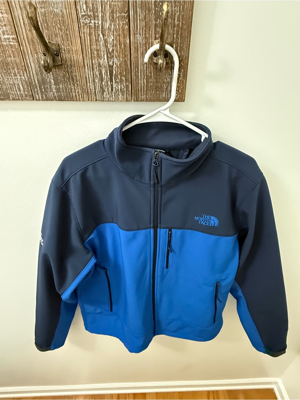 The North Face Men’s Two-Tone Blue Softshell Jacket Bud light men’s large - Picture 5 of 12